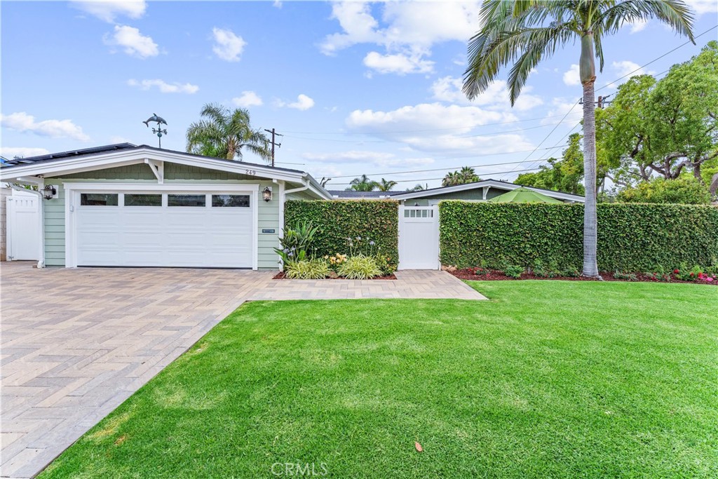 Totally enclosed front and back yards - 249 Loyola Road, Costa Mesa CA 92626 - photo 1