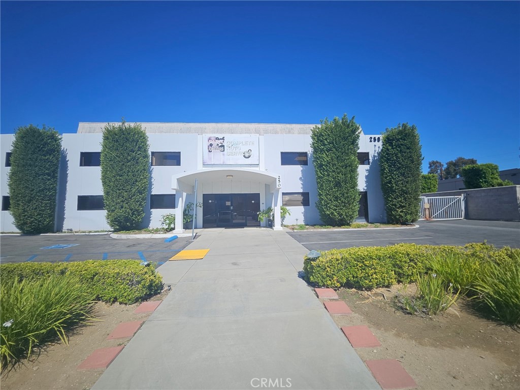 250 Briggs, Costa Mesa CA 92626 - photo 2