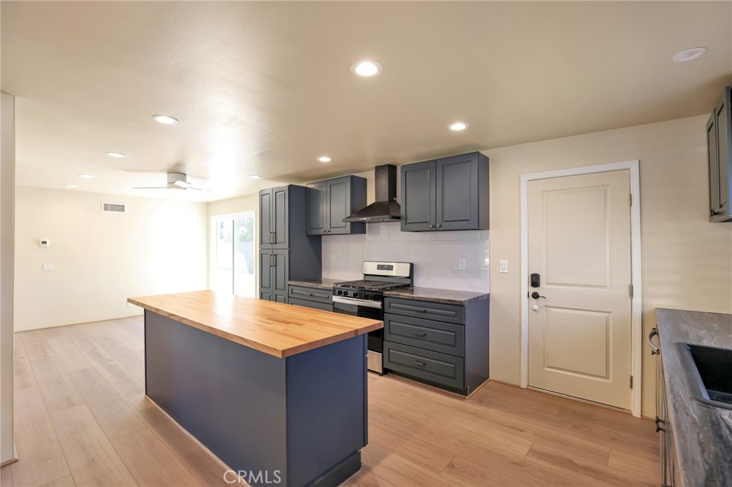 2528 Bowdoin Place, Costa Mesa CA 92626 - photo 14