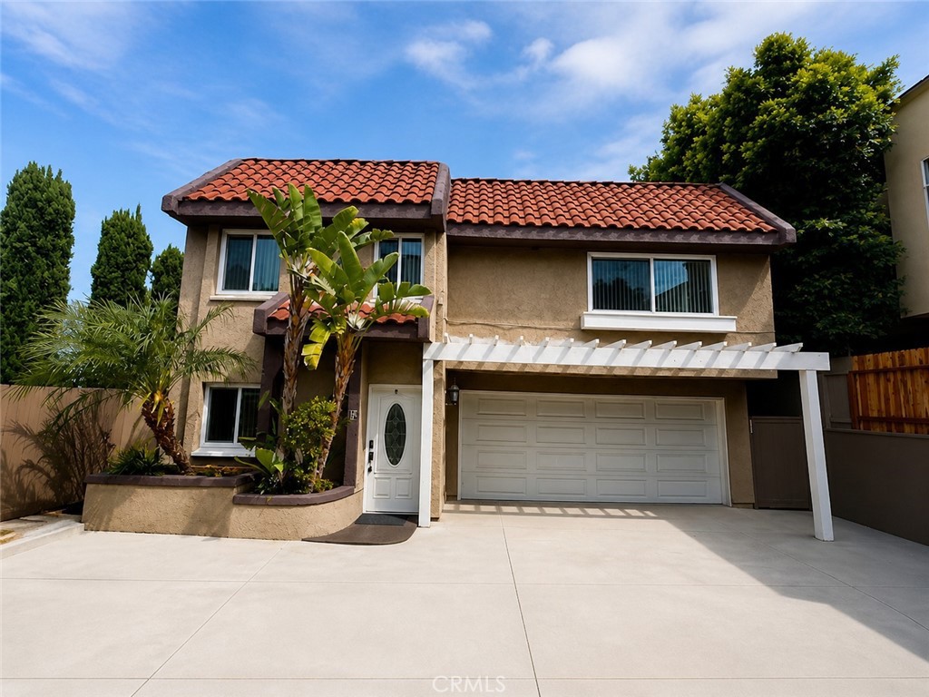 2558 ORANGE Avenue 6, Costa Mesa CA 92627 - photo 1