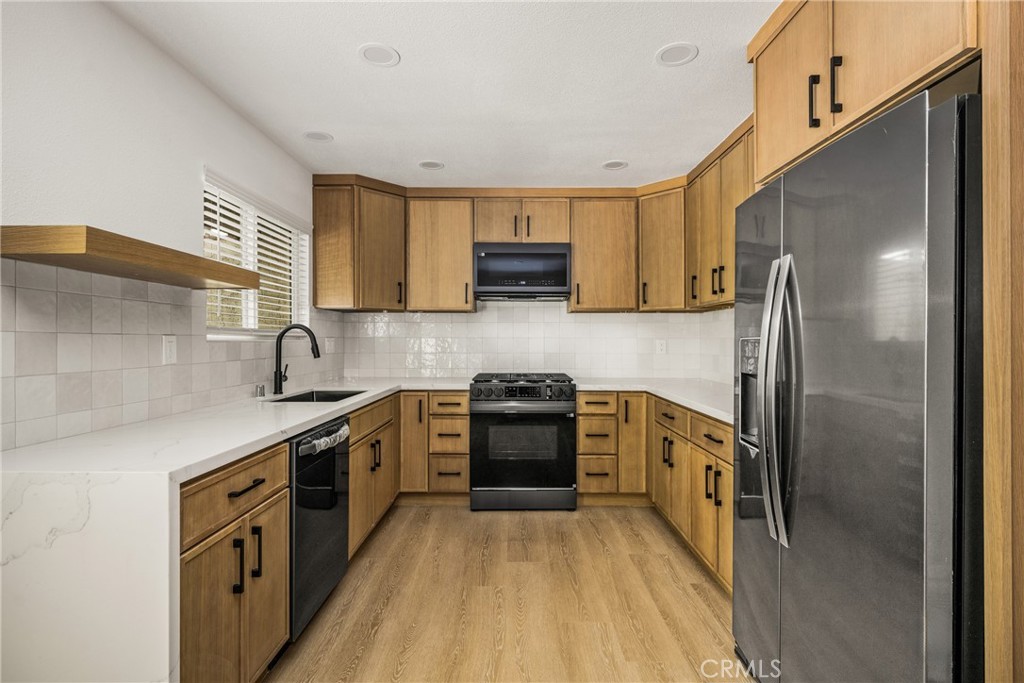 2565 Santa Ana Ave 5, Costa Mesa CA 92627 - photo 1