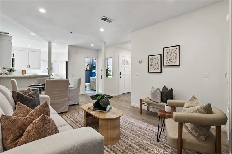 260 Victoria F2, Costa Mesa