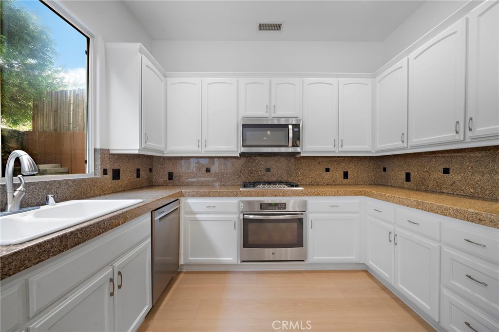 265 Mesa Drive B, Costa Mesa CA 92627 - photo 4