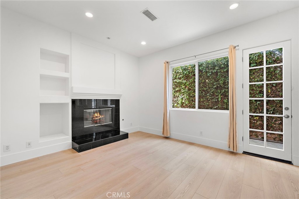 265 Mesa Drive B, Costa Mesa CA 92627 - photo 6