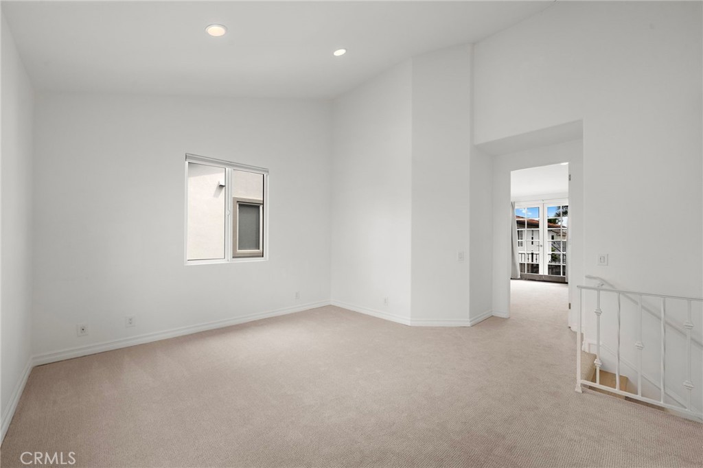 Loft - 265 Mesa Drive B, Costa Mesa CA 92627 - photo 10