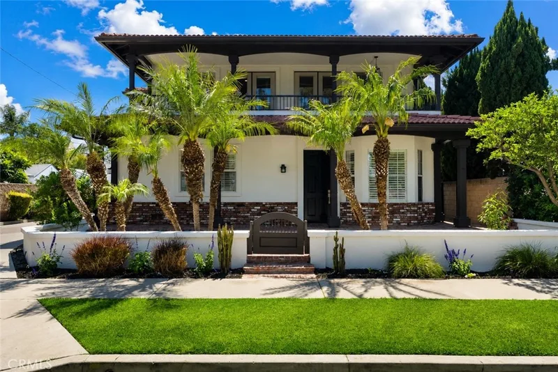 267 Mesa Dr, Costa Mesa