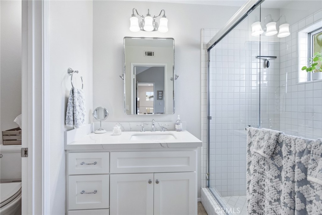 guest suite private bath - 2680 Orange, Costa Mesa CA 92627 - photo 20