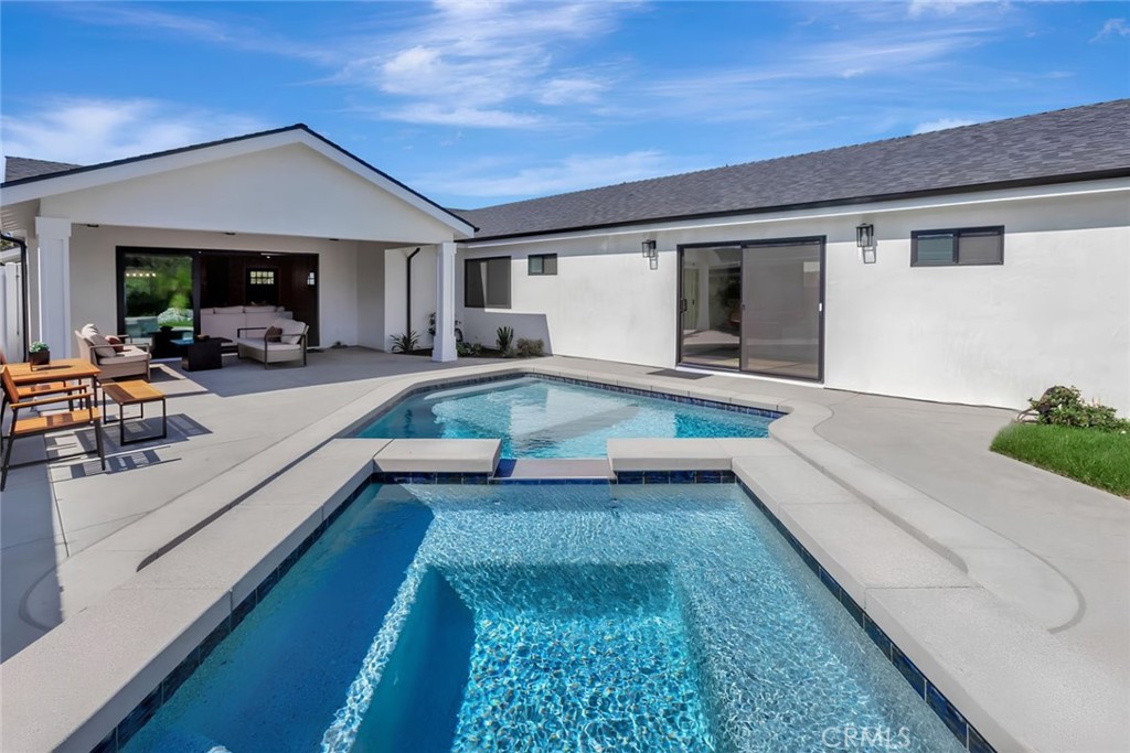270 Albert B, Costa Mesa CA 92627 - photo 2