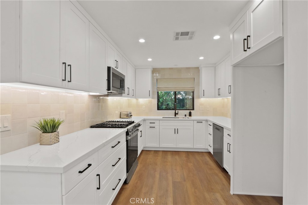 270 Albert B, Costa Mesa CA 92627 - photo 5