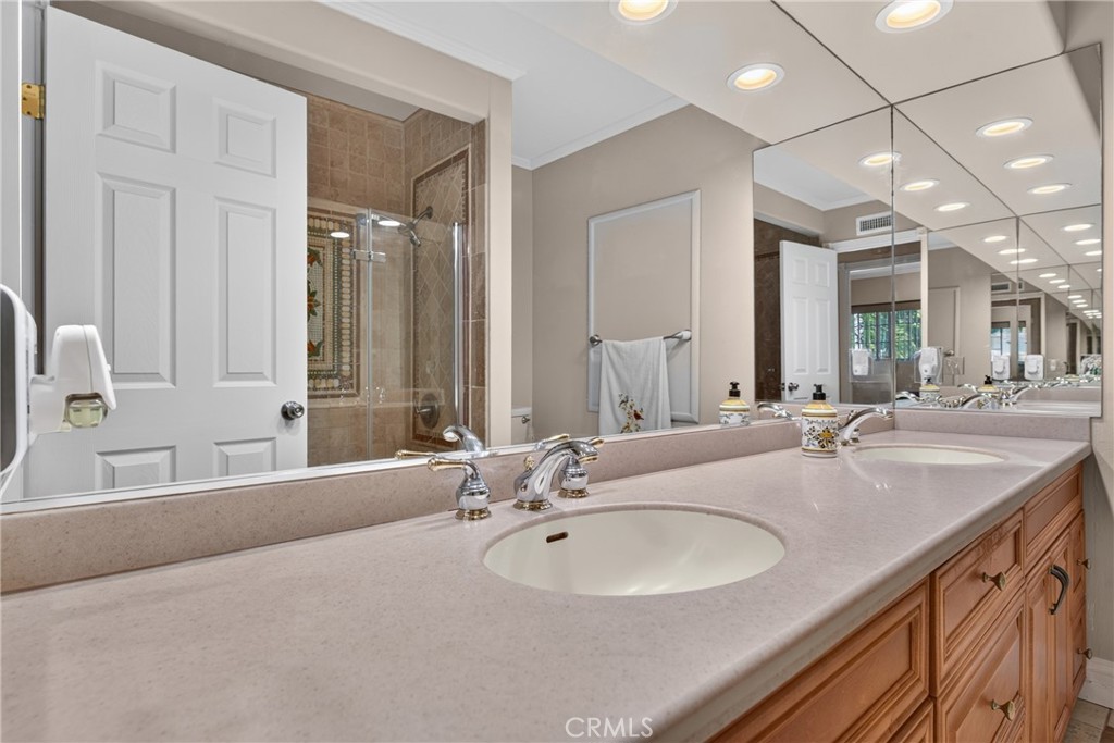 Upstairs shared bathroom - 2740 Cardinal Drive, Costa Mesa CA 92626 - photo 45