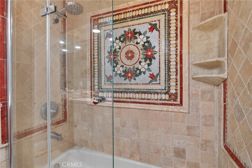Upstairs shared bathroom - 2740 Cardinal Drive, Costa Mesa CA 92626 - photo 46