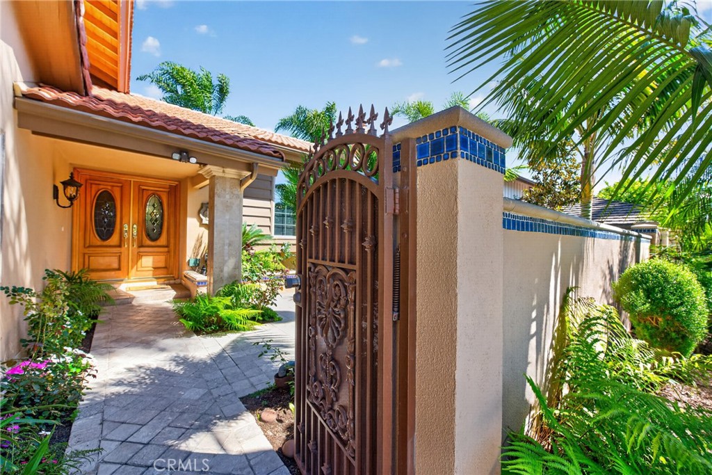 Gated courtyard - 2740 Cardinal Drive, Costa Mesa CA 92626 - photo 68