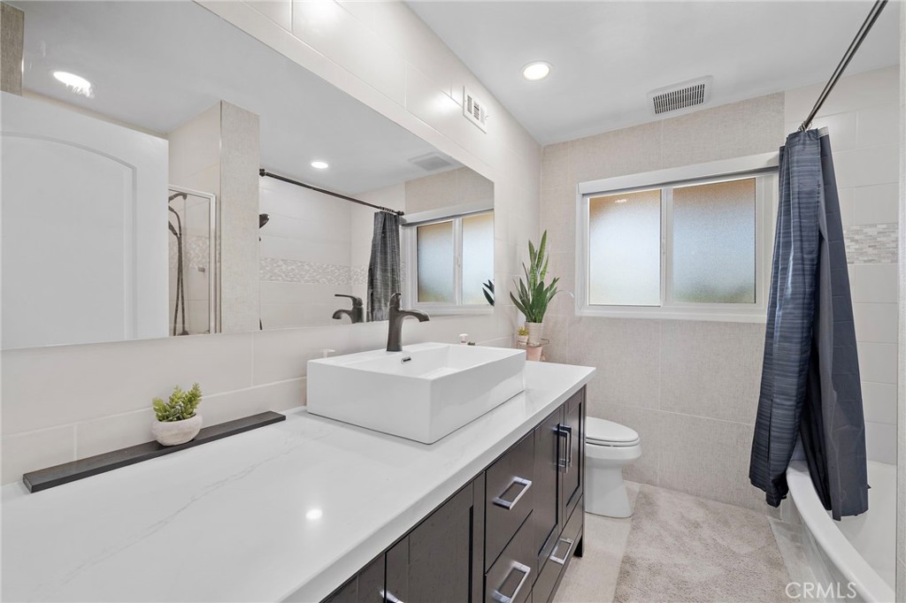 This hall bathroom has a separate tub and shower - 2750 San Carlos, Costa Mesa CA 92626 - photo 14