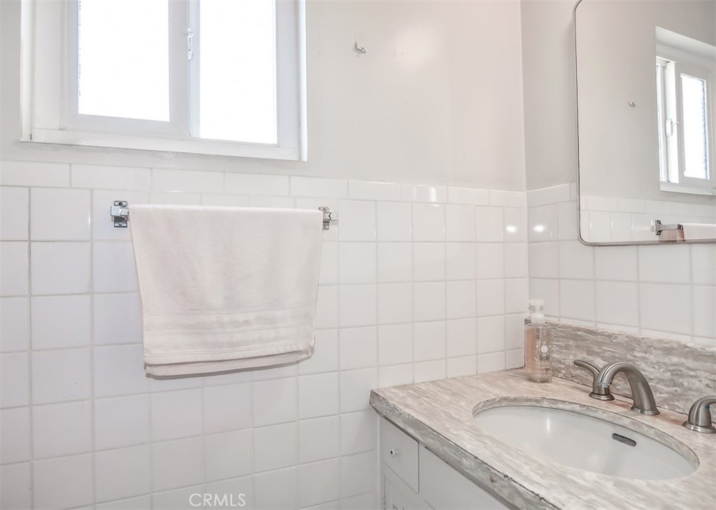 278 Santo Tomas, Costa Mesa CA 92627 - photo 10