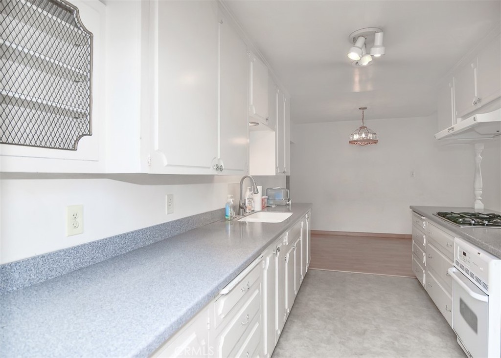 278 Santo Tomas, Costa Mesa CA 92627 - photo 22