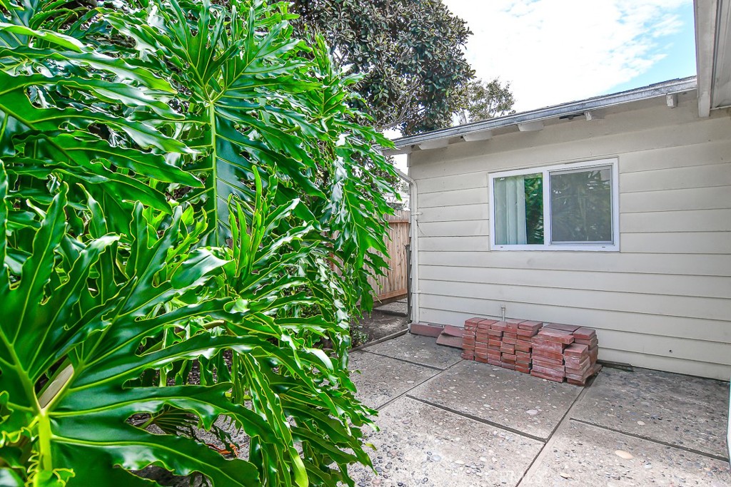 278 Santo Tomas, Costa Mesa CA 92627 - photo 30
