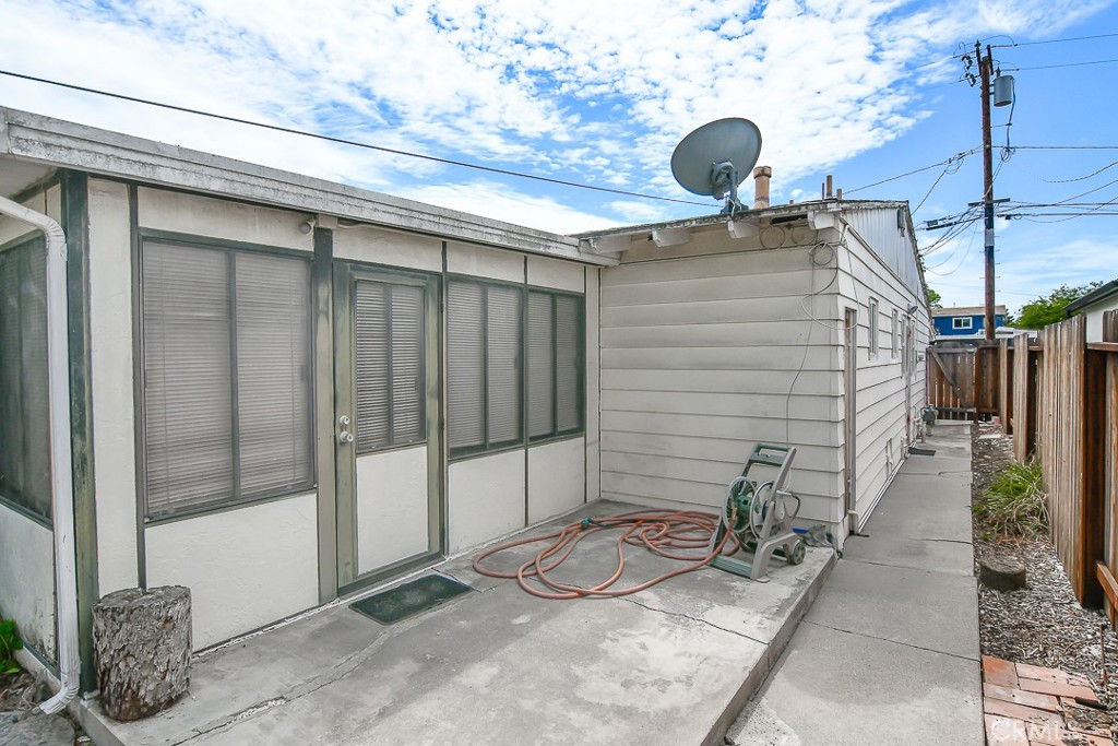 278 Santo Tomas, Costa Mesa CA 92627 - photo 31