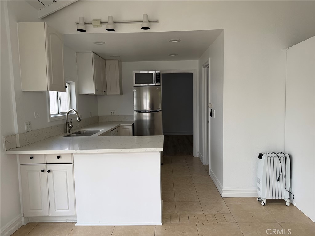 286 E 19th Back Unit, Costa Mesa CA 92627 - photo 1