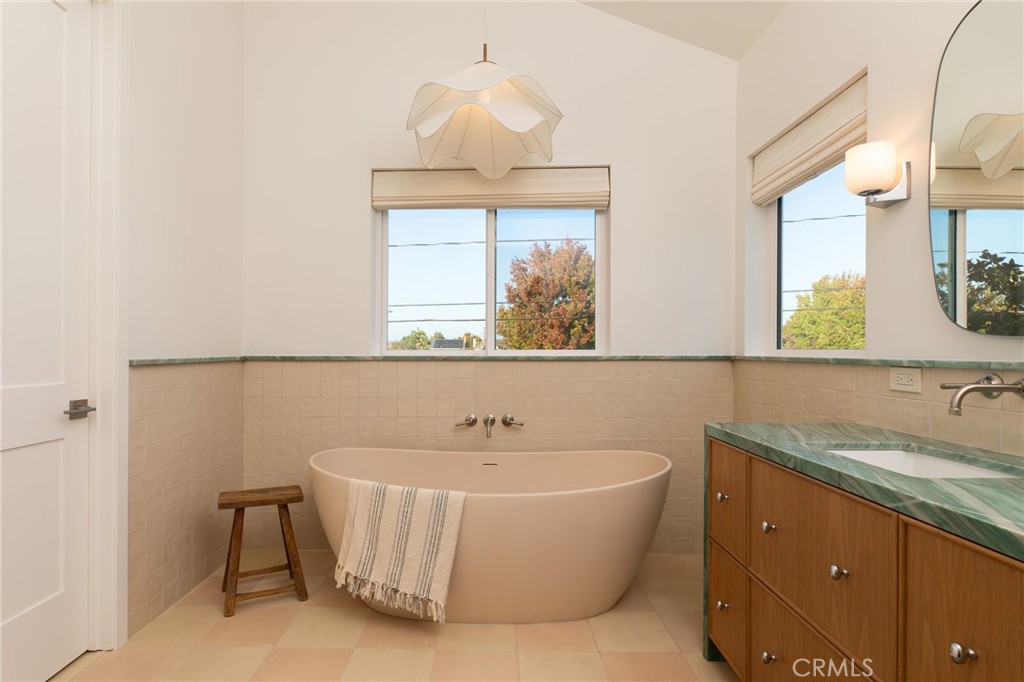 288 E Bay Street, Costa Mesa CA 92627 - photo 8