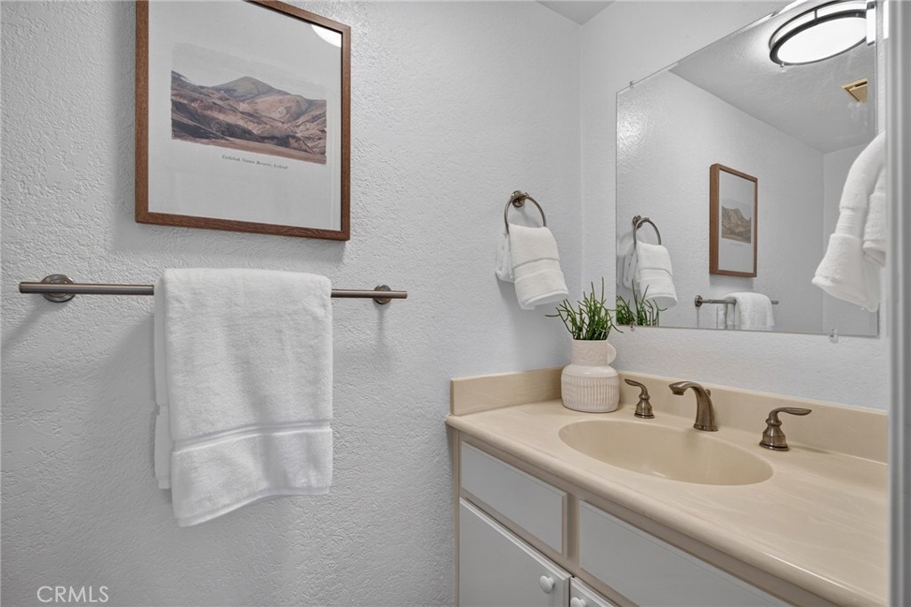 Downstairs Powder Room - 292 Palmer Street A1, Costa Mesa CA 92627 - photo 23