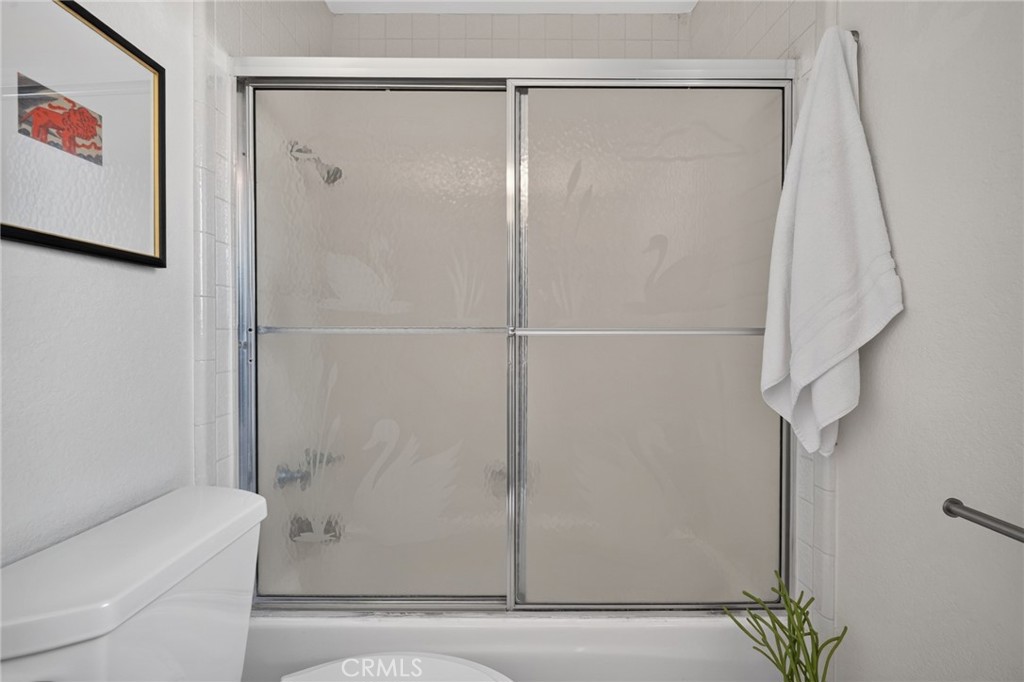 Upstairs Shared Bath - 292 Palmer Street A1, Costa Mesa CA 92627 - photo 35