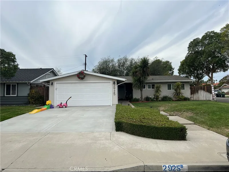 2925 Chestnut Avenue, Costa Mesa, CA 92626
