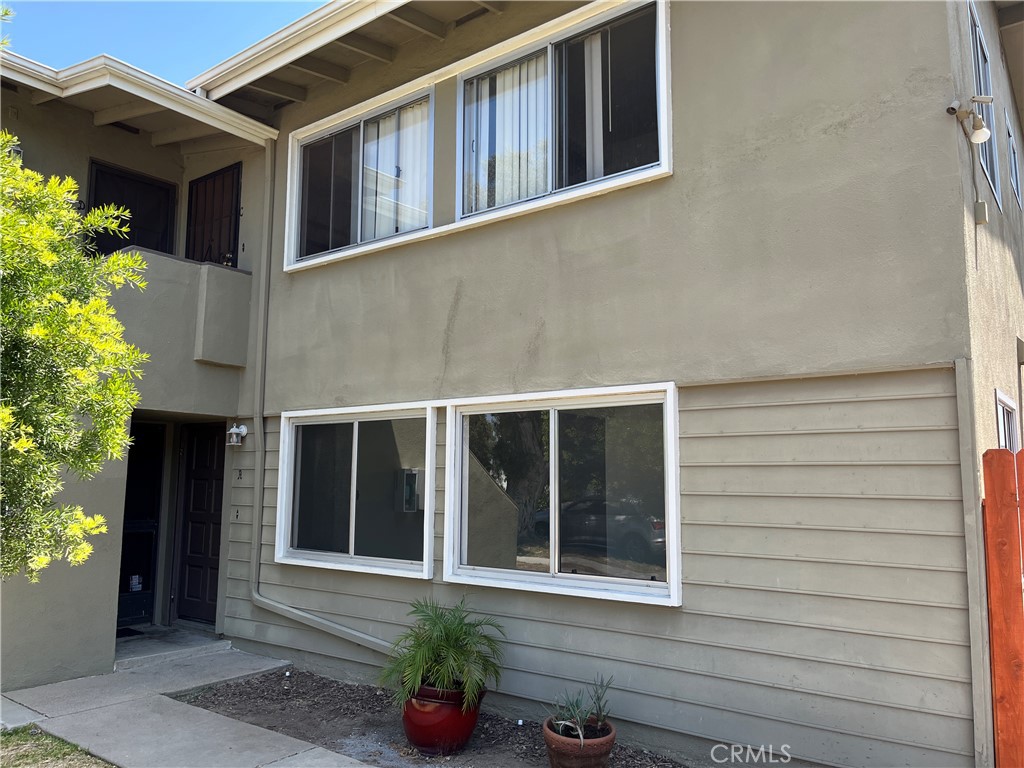 Unit A is downstairs - 2956 Peppertree, Costa Mesa CA 92626 - photo 2