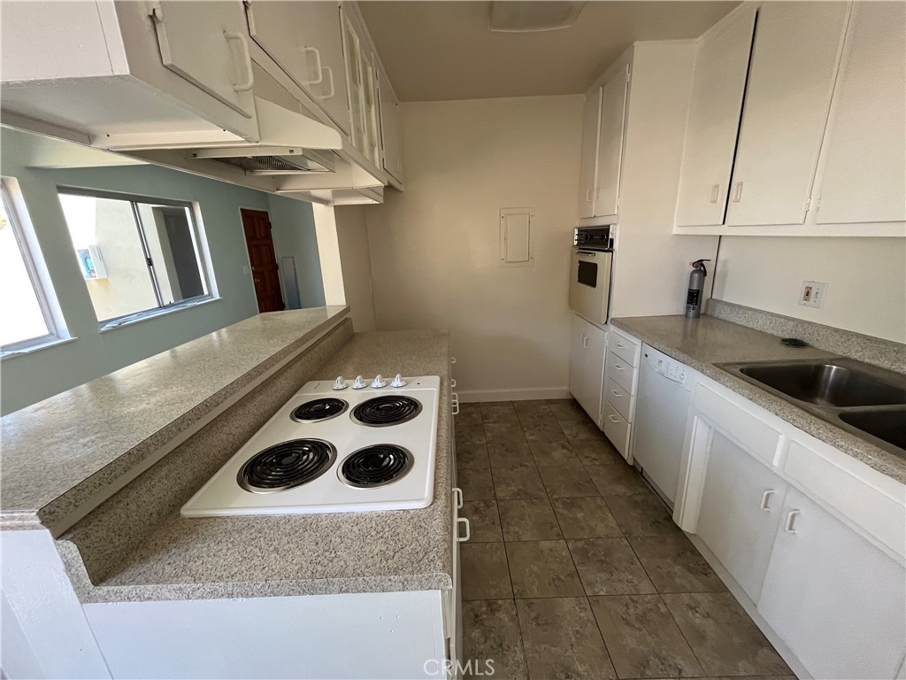 2956 Peppertree, Costa Mesa CA 92626 - photo 6