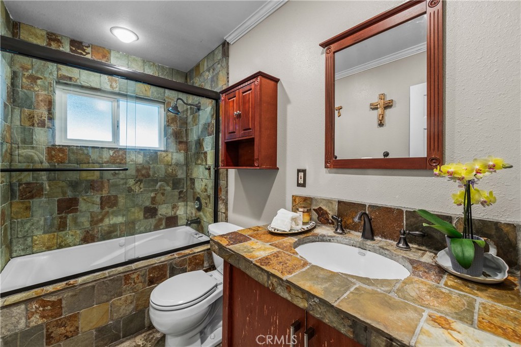 Hall Bath - 2972 Teakwood Place, Costa Mesa CA 92626 - photo 22