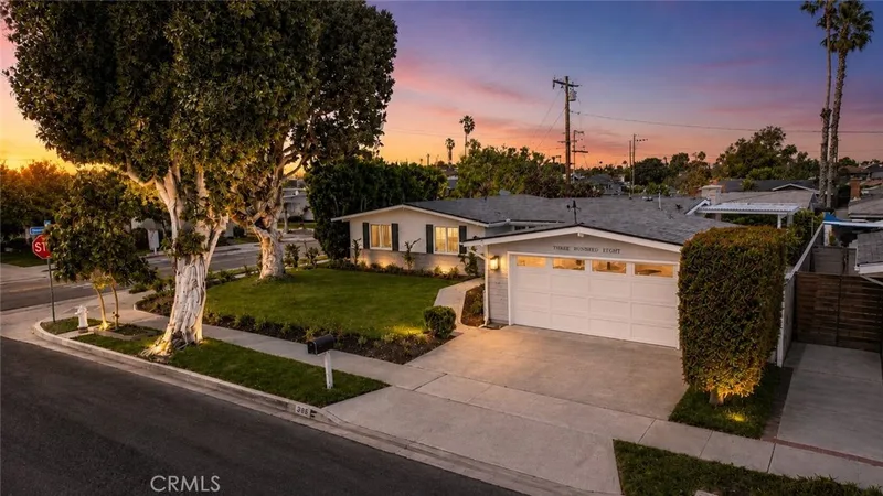 300 Esther, Costa Mesa