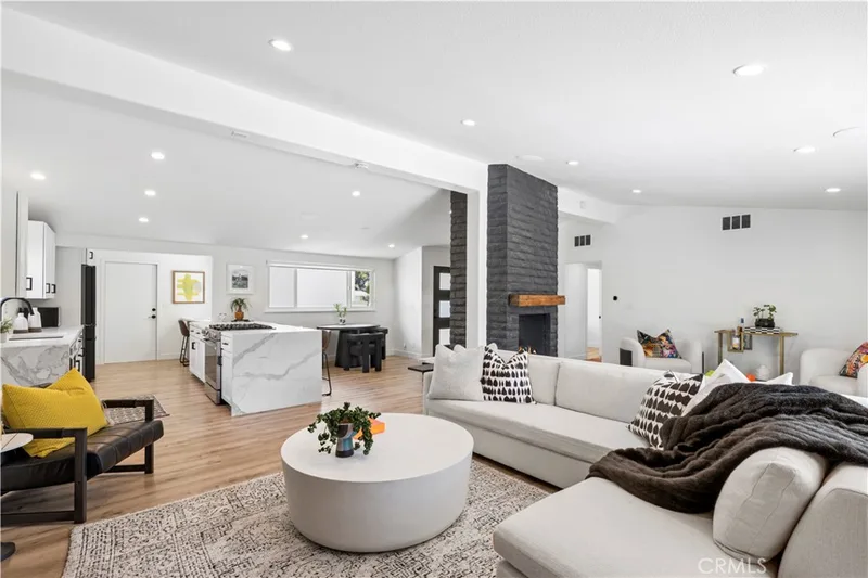 304 Hanover, Costa Mesa, CA 92626