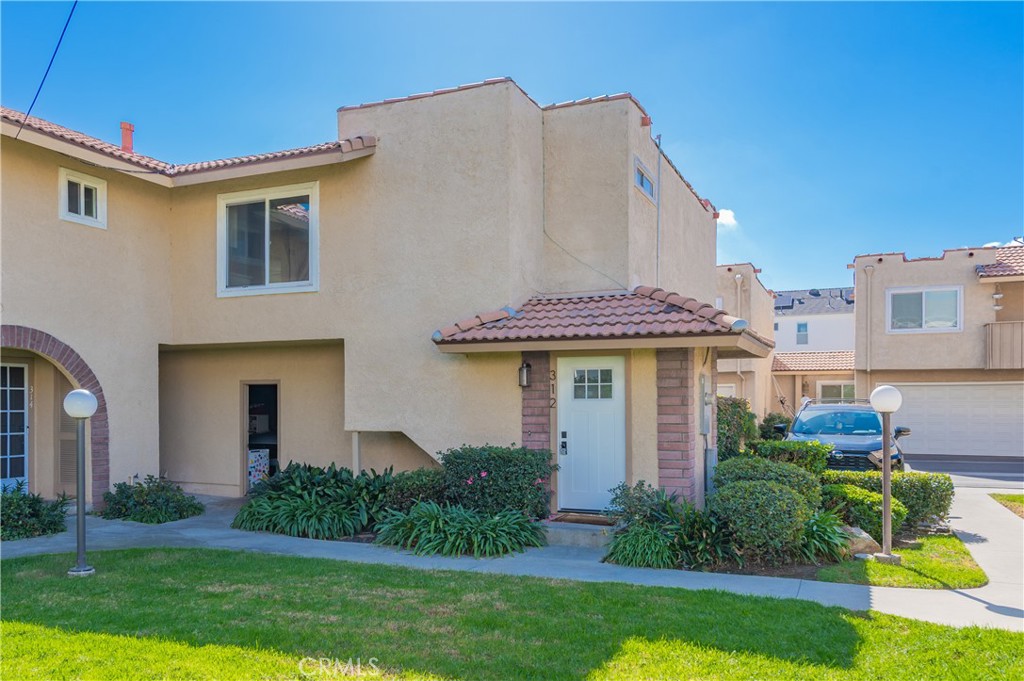 312 Alta Lane 12, Costa Mesa CA 92627 - photo 2