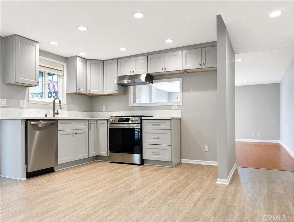 3131 Coral, Costa Mesa CA 92626 - photo 2
