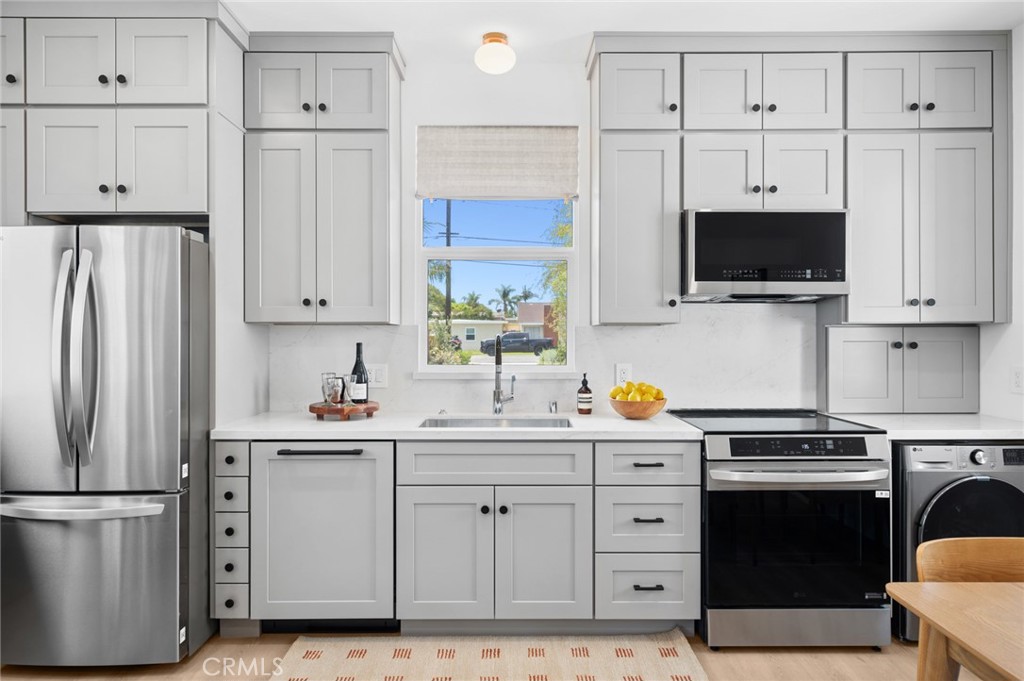 314 E 16th D, Costa Mesa CA 92627 - photo 1
