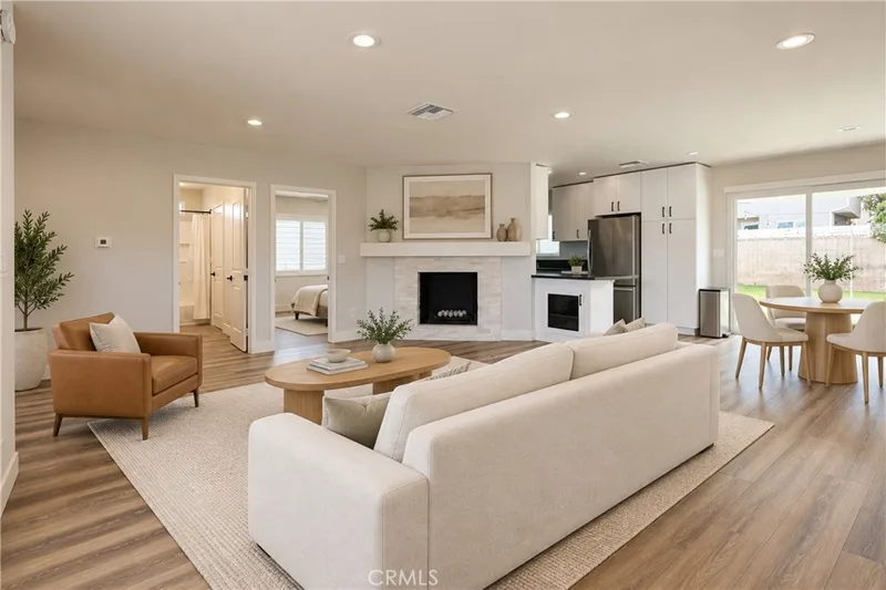 315 University Drive, Costa Mesa, CA 92627