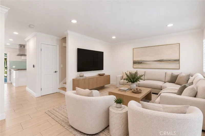 3165 College, Costa Mesa