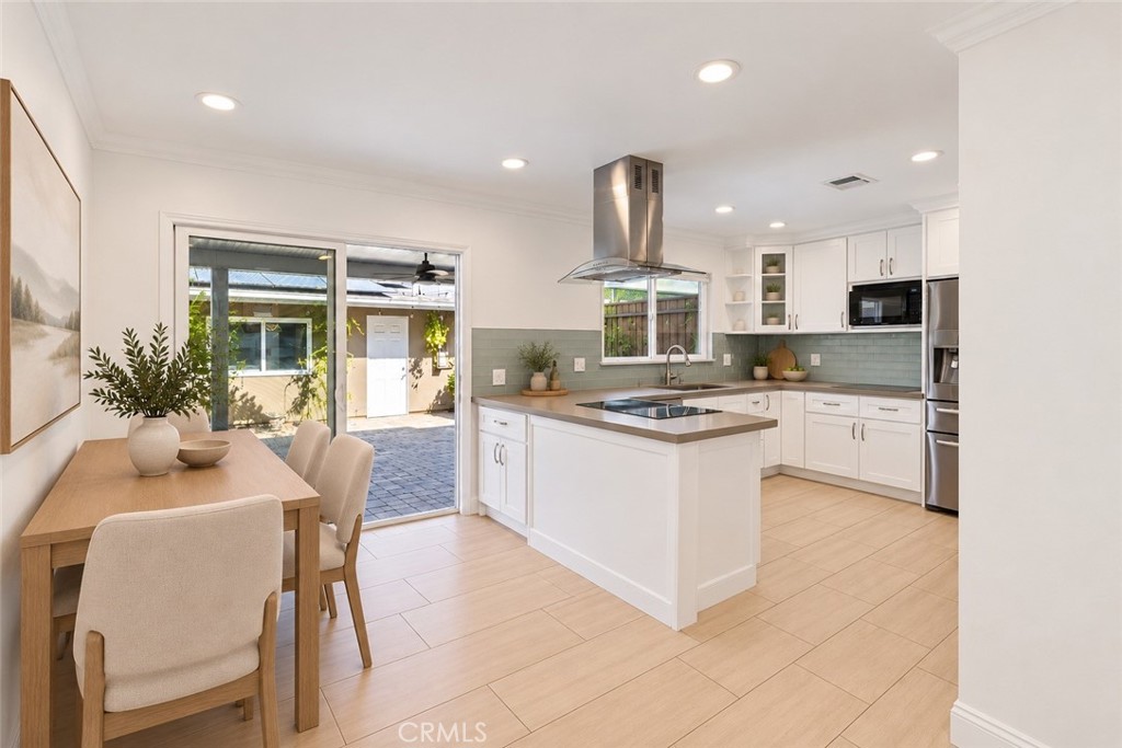 AI staging - 3165 College, Costa Mesa CA 92626 - photo 5