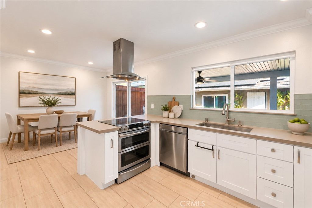 AI staging - 3165 College, Costa Mesa CA 92626 - photo 9