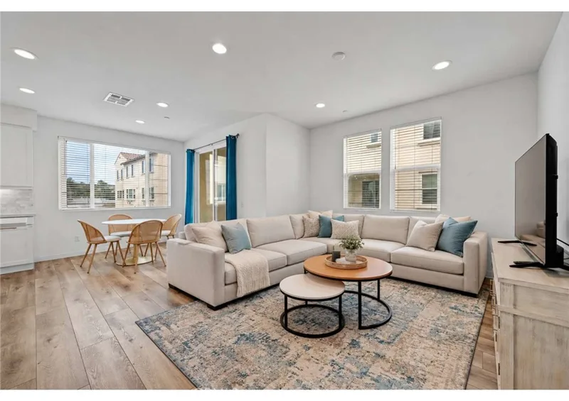 322 Ford Road, Costa Mesa