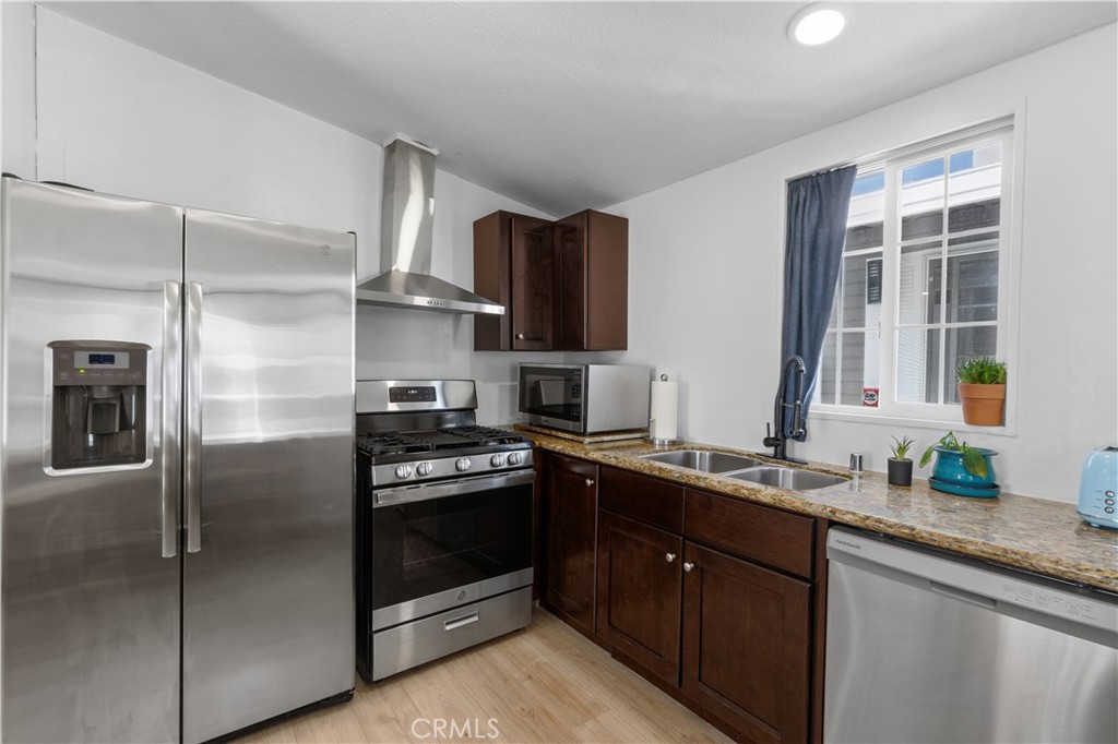 327 W Wilson 74, Costa Mesa CA 92627 - photo 9