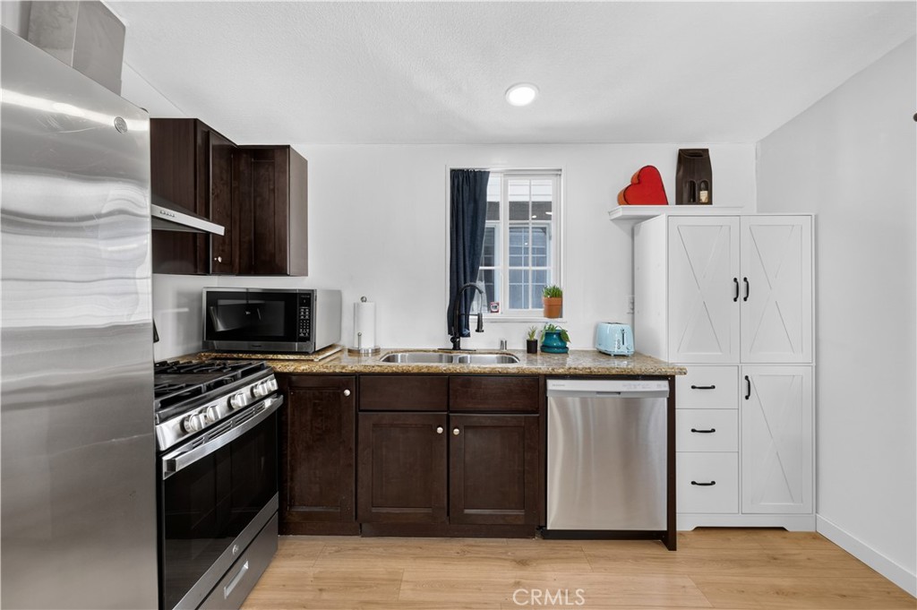327 W Wilson 74, Costa Mesa CA 92627 - photo 10