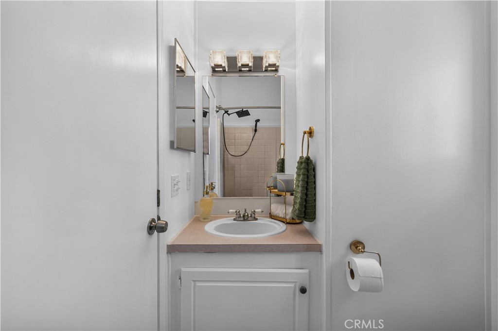 327 W Wilson 74, Costa Mesa CA 92627 - photo 17