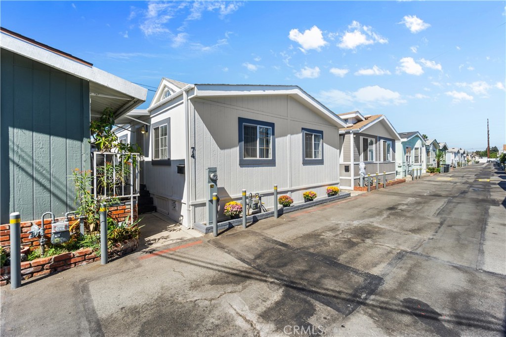327 W Wilson 74, Costa Mesa CA 92627 - photo 21