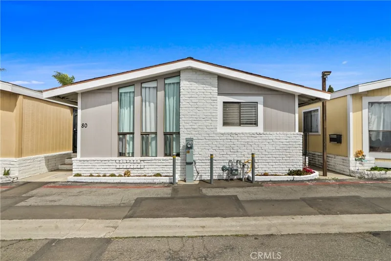 327 W Wilson 80, Costa Mesa