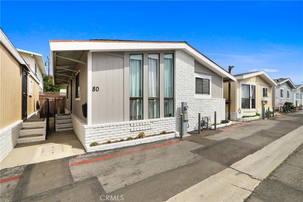 Left Side View of Home - 327 W Wilson 80, Costa Mesa CA 92627 - photo 2