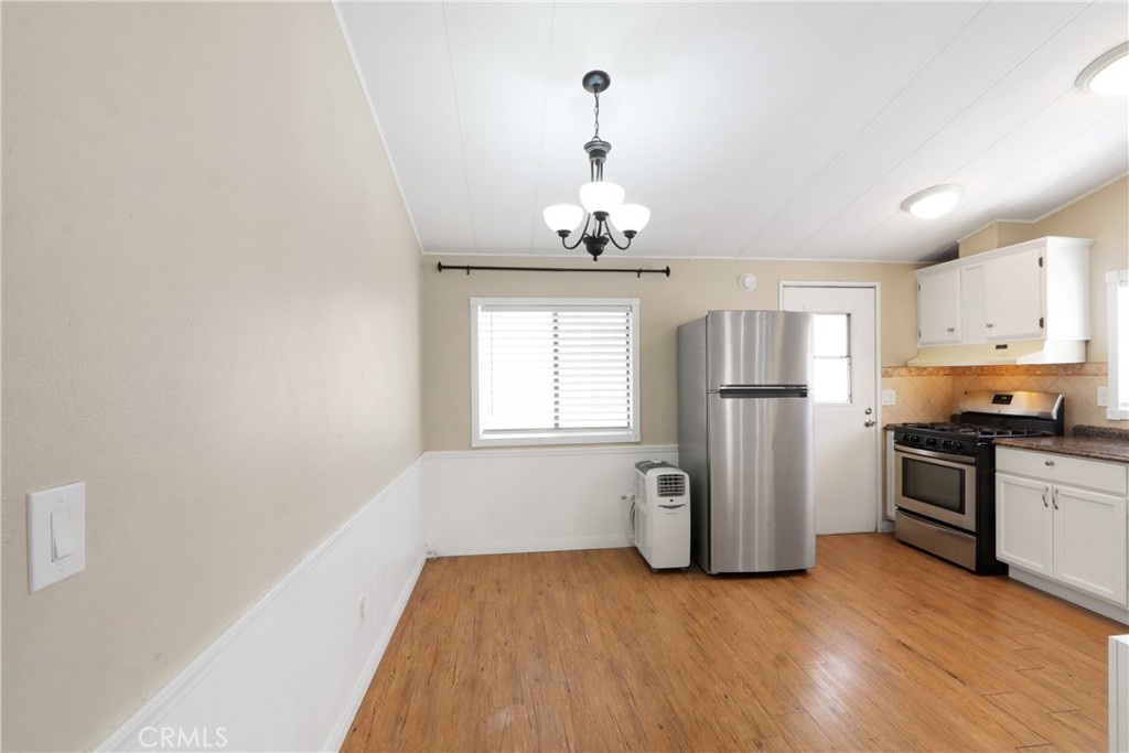 Dining/Kitchen Area - 327 W Wilson 80, Costa Mesa CA 92627 - photo 9