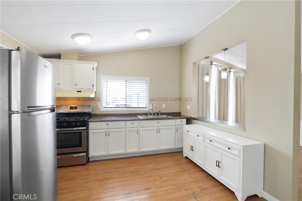 View of Kitchen - 327 W Wilson 80, Costa Mesa CA 92627 - photo 10