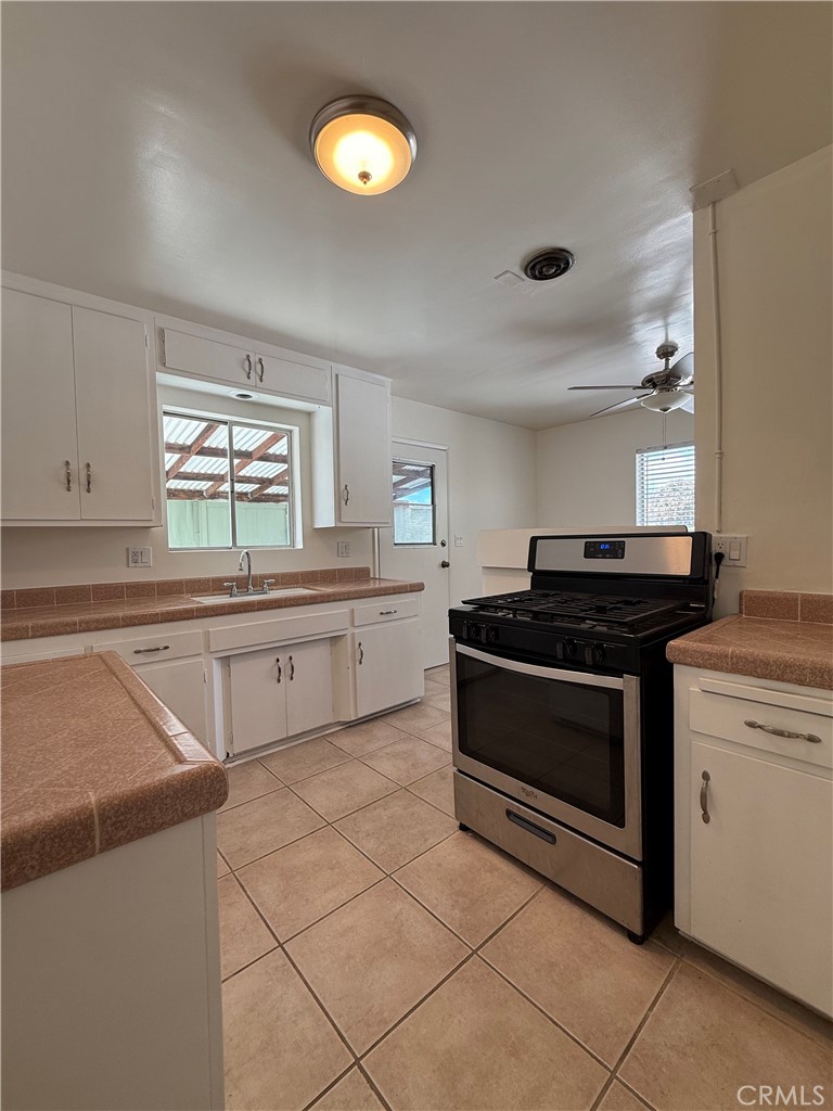 Kitchen - 333 Magnolia 331, Costa Mesa CA 92627 - photo 6