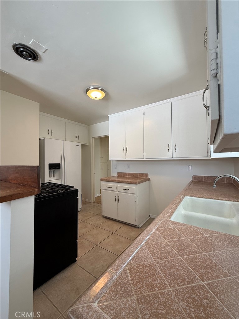 Kitchen - 333 Magnolia 331, Costa Mesa CA 92627 - photo 7