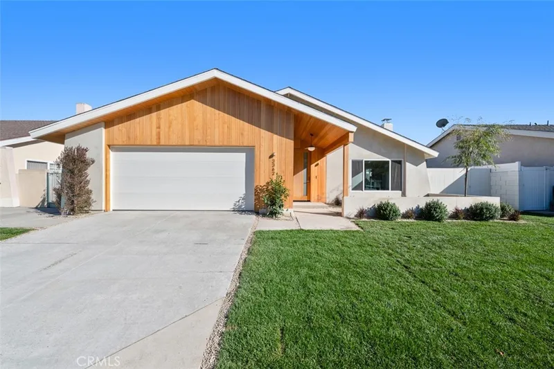 3362 Fuchsia, Costa Mesa, CA 92626